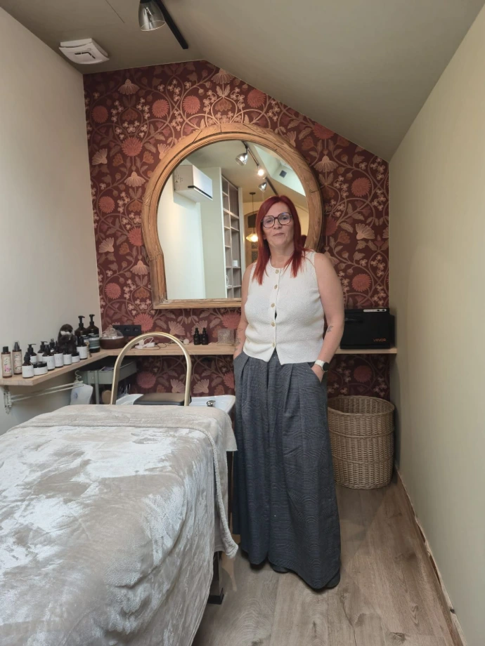 Retrouvez Nancy Munoz à La Parenthèse des Sens à Marquain. Experte en Head Spa et soins capillaires pour un moment de relaxation absolue.